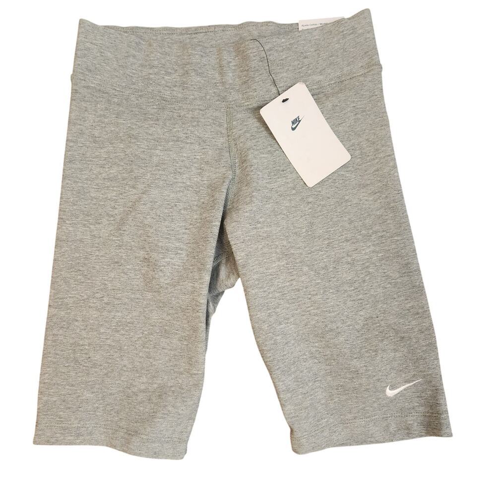 Nike Women's Tight Fit Midrise Biker Shorts Size Small NWT